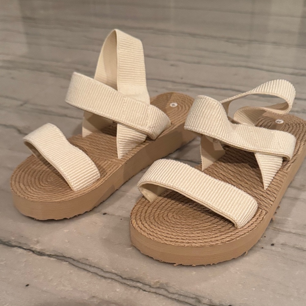 🩴Women's or Girls Cream Ivory Sandals EU 36 or 5.5 maybe 6